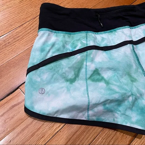 Lululemon Run Speed Athletic Shorts Space Dye White Blue Tropics Women’s Size 6